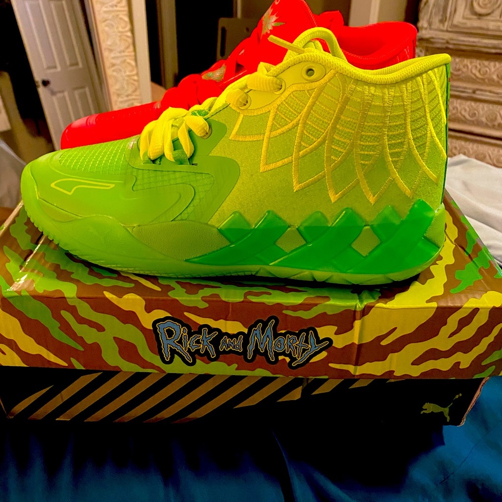 Rick & Morty U.S size 6.5